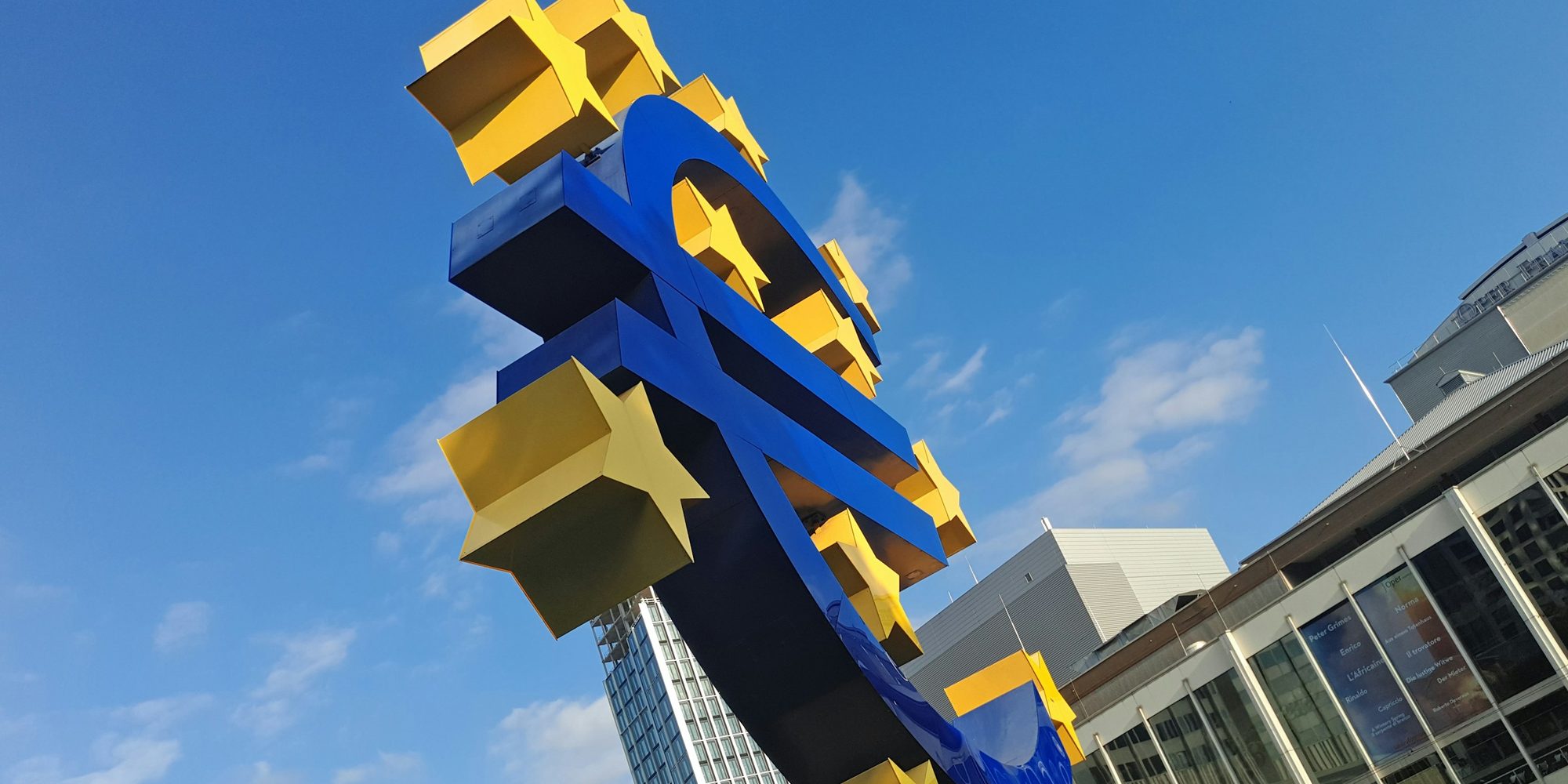 Het eurobeeld bij de Europese Centrale Bank in Frankfurt